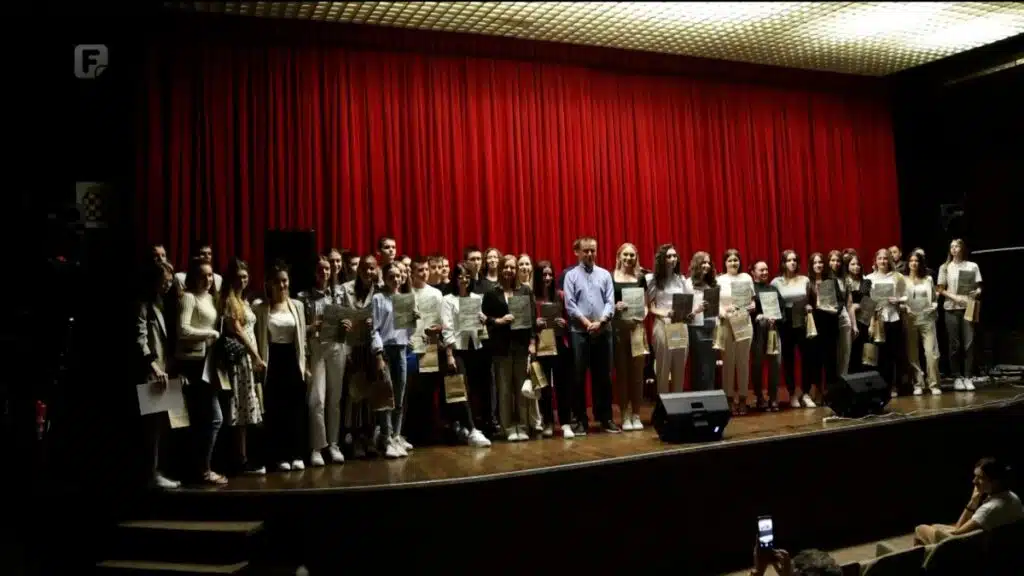 Završeno Livanjsko kulturno ljeto: ‘Pametna’ djeca dobila i ‘pametne satove’