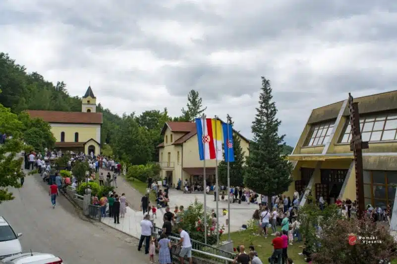 PRIČE KOJE ŽIVOT PIŠE: “Koliko god dajemo, još više nam Bog vraća”