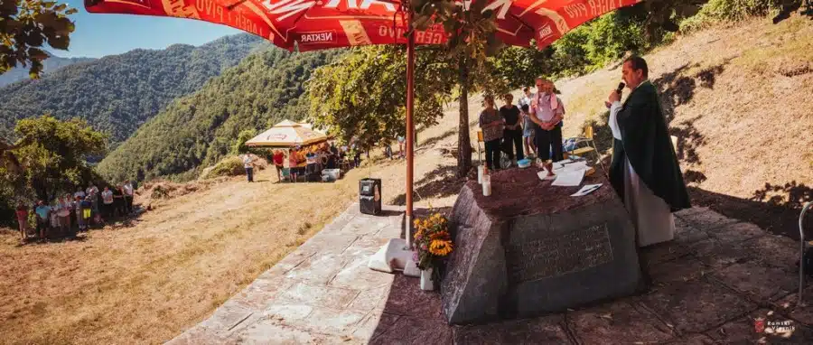 Sveta misa kod kapele u nekadašnjoj župi Triješćani
