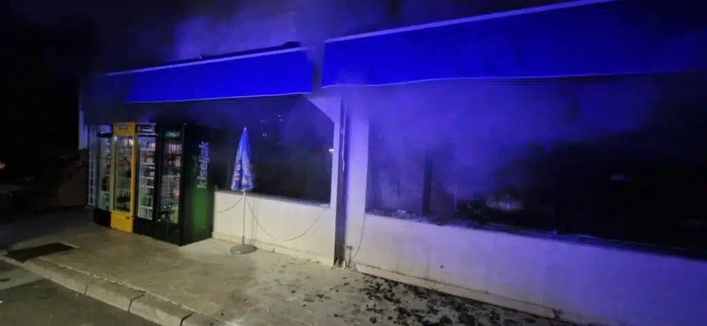 FOTO | U požaru nastradala trgovina na šetnici Dr. Franje Tuđmana