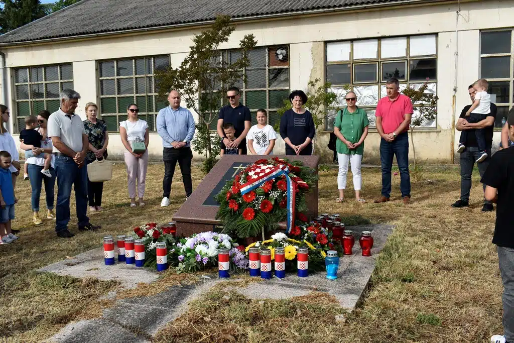 Komemoracija u vojarni Božana Šimovića u Čapljini
