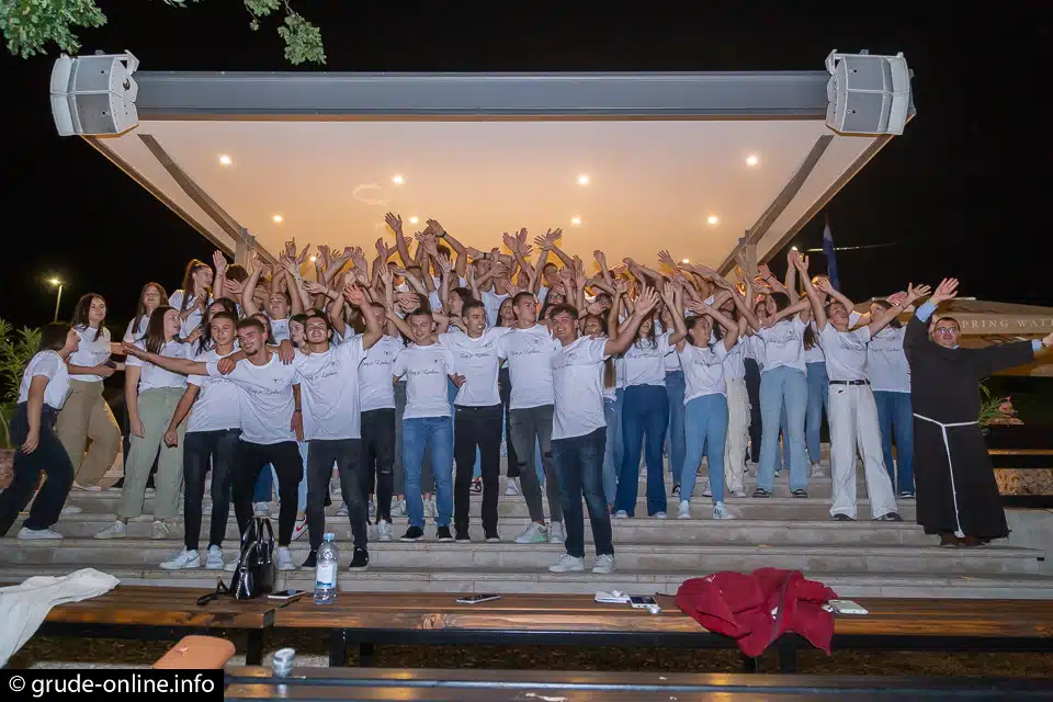 FOTO: Svečanim misnim slavljem i koncertom “Božje pobjede” obilježeno 25 godina Frame Drinovci