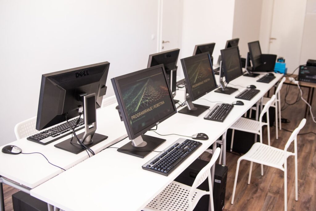 Edukacijski centar PRIZMA upisuje nove polaznike na programiranje i robotiku