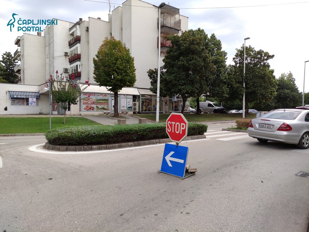 foto | metkovačka ulica i dalje zatvorena za promet – strojevi na terenu