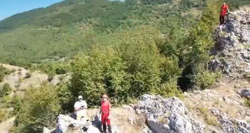 Pronađeno beživotno muško tijelo u stijenama na području Zvekuše