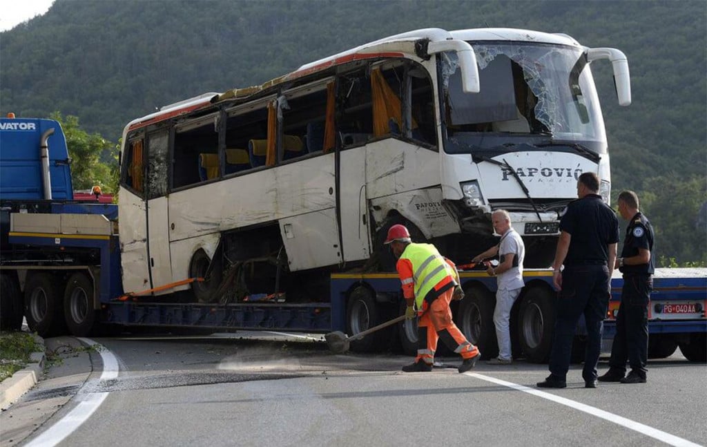 teška nesreća u susjedstvu autobus sletio u provaliju, dvoje mrtvih i 22 ozlijeđenih