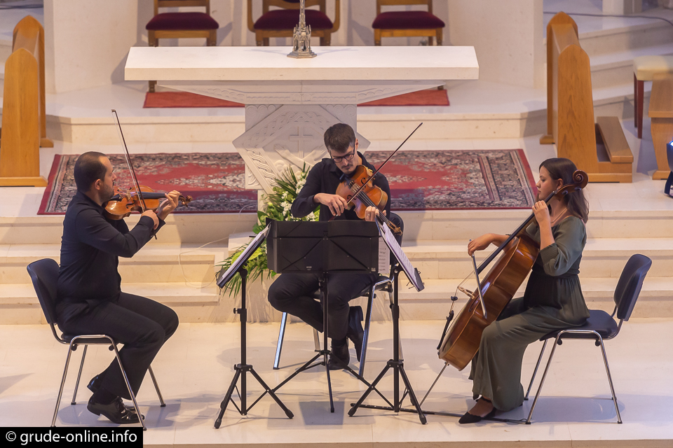 foto: održana prva večer festivala klasične glazbe „glazba na kamenu”