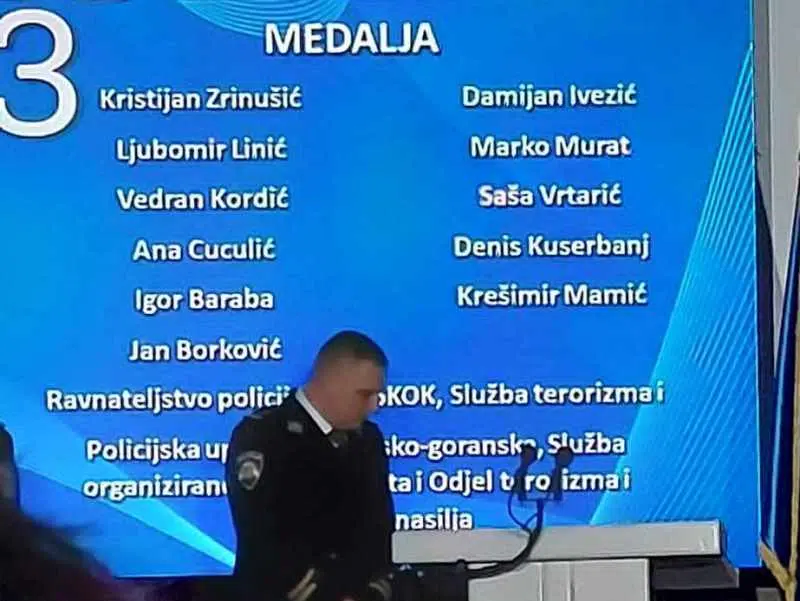 FOTO/VIDEO ČESTITKA : Duvnjaku Kristijanu-Kići Zrinušiću uručena Medalja za izuzetni pothvat u policijskom postupanju