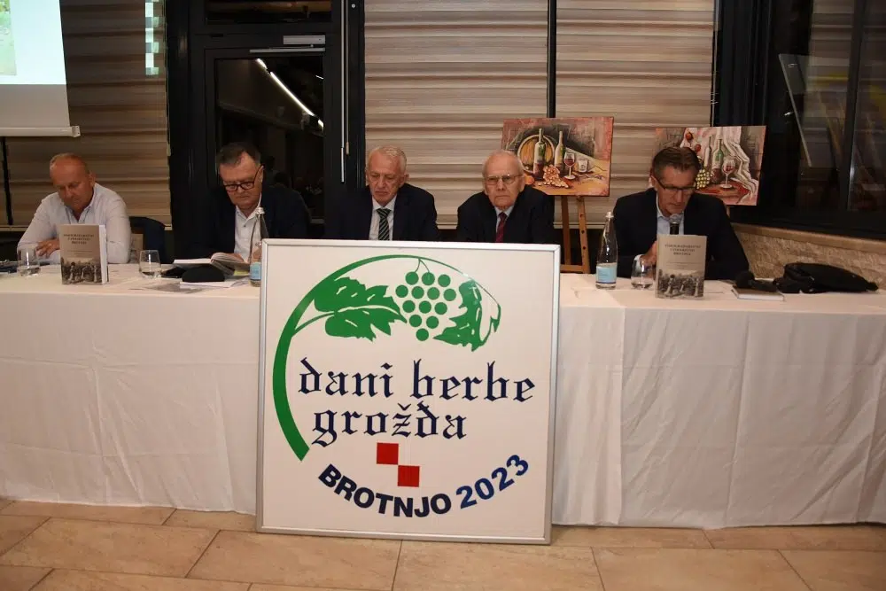 Na Danima berbe grožđa prikazan dokumentarni film, predstavljana monografija i otvorena izložba slika