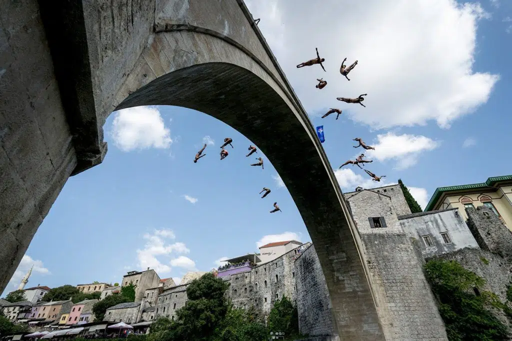 TRI UZBUDLJIVA LJETNA DANA: OVO SU NAJBOLJI TRENUCI RED BULL CLIFF DIVINGA U MOSTARU