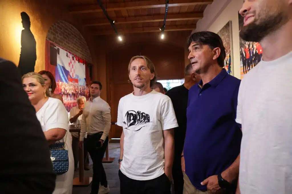 VIDEO / Zlatko Dalić otvorio restoran u Varaždinu, na otvorenje došli Modrić i Kovačić