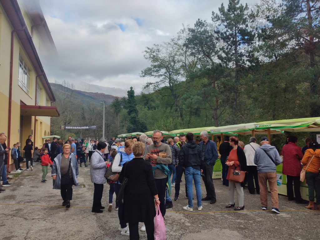 Danas održana "Kestenijada" u Seonici: U mirisu i okusu kestena uživali mnogobrojni posjetioci
