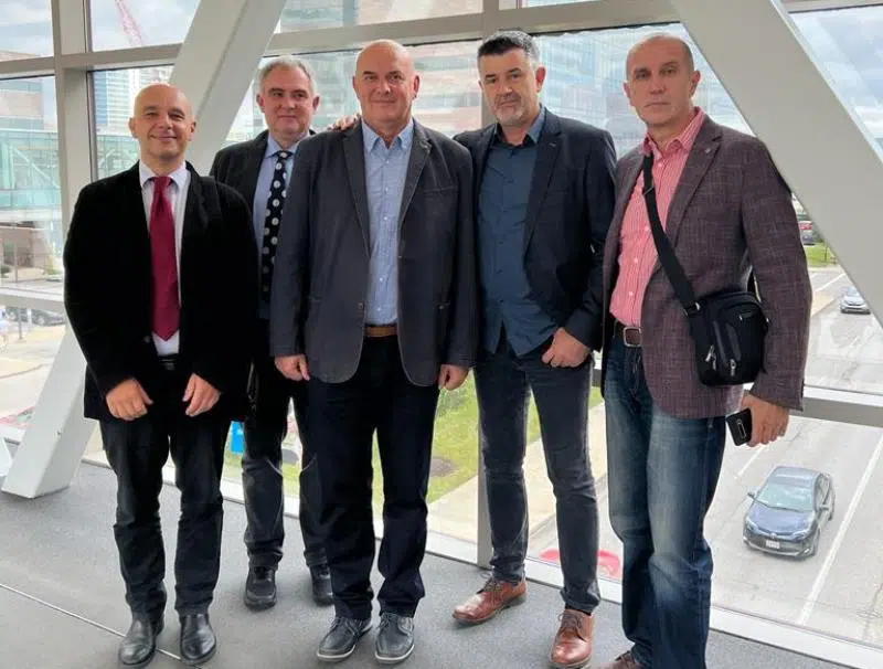 FOTO/VIDEO: EKSKLUZIVNI RAZGOVOR s doktorima Tonijem Kolakom i Dragom Boščićem, vrhunskim liječnicima iz KBC “Dubrava” Zagreb, a rodom iz buškoblatskog kraja, koji se nalaze na službenom putu u Americi