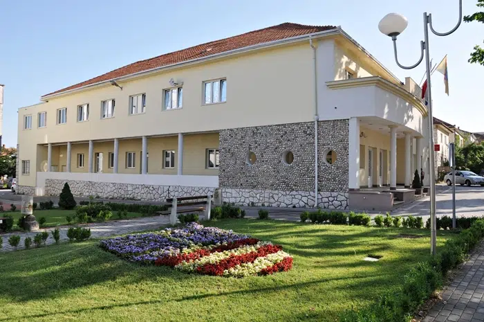 Obavijest o neradnim danima povodom Svih svetih i Dušnog dana
