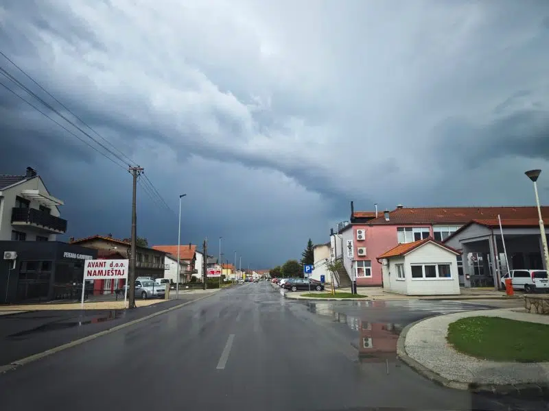Objavljeno upozorenje zbog jakih i olujnih udara vjetra