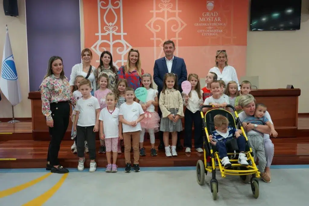 Mališani iz mostarskih vrtića posjetili Gradsku upravu