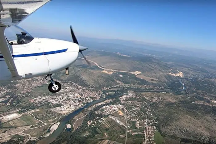 VIDEO | Let iznad Čapljine: Pogled s krila aviona na naš grad!