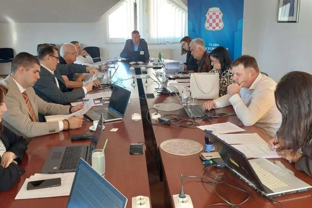 Vlada HBŽ-a izdvaja 400.000 maraka za sufinanciranje prijevoza učenika srednjih škola