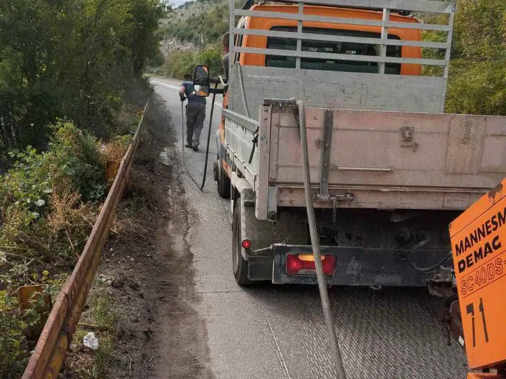 Zbog asfaltiranja od ponedjeljka do srijede zatvorena saobraćajnica Raštani – Vojno