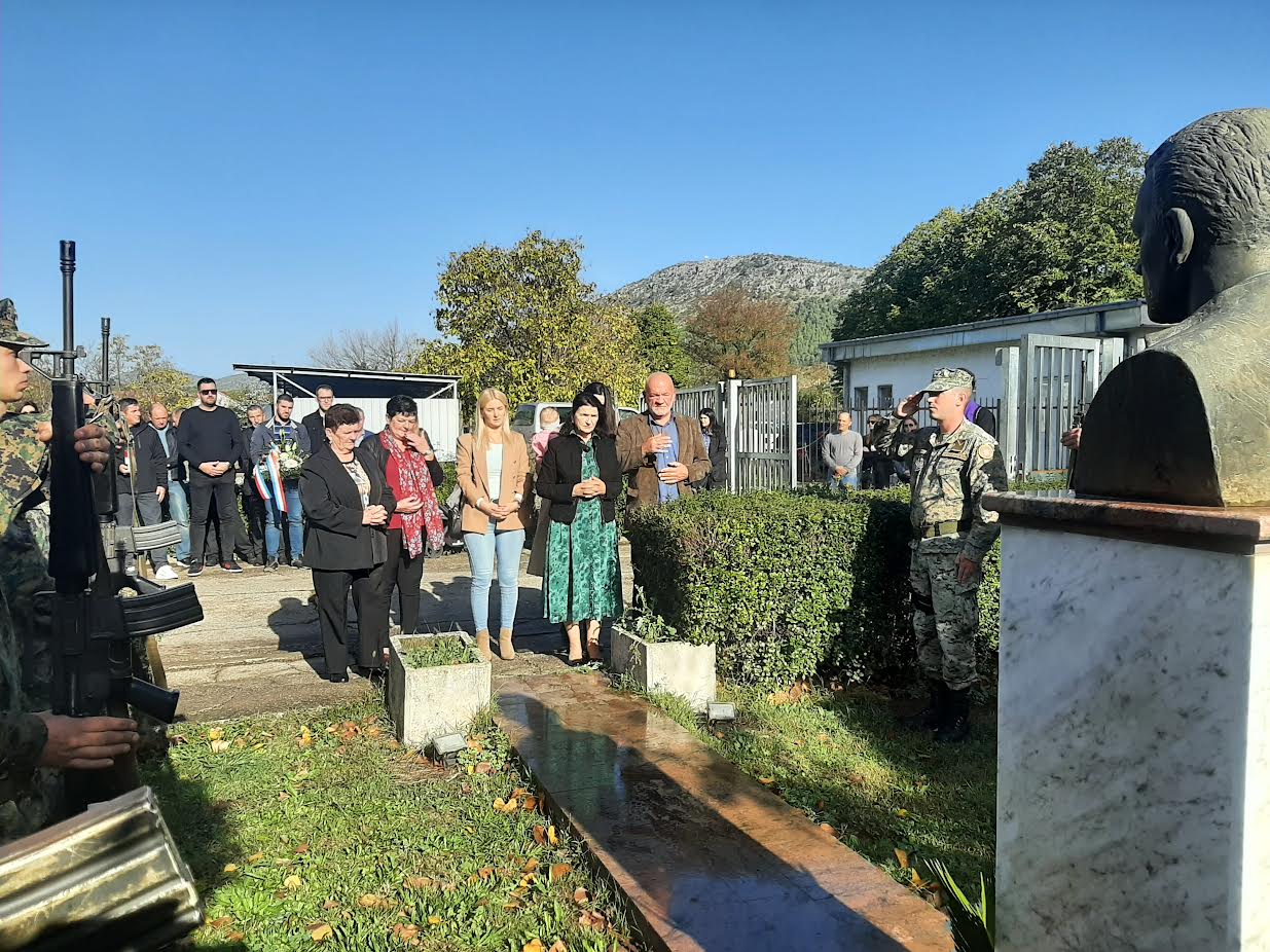 foto | obilježena 31. obljetnica pogibije božana šimovića