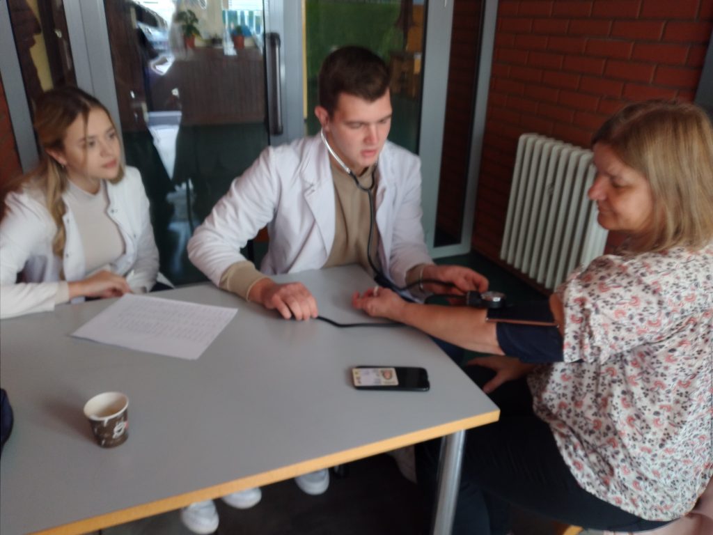 Učenici Srednje medicinske škole Konjic organizovali akciju mjerenja šećera u krvi i krvnog pritiska