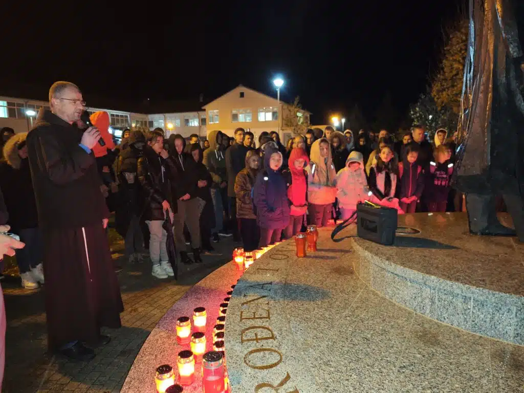 I u mom gradu Vukovar i Škabrnja svijetle (foto/video)