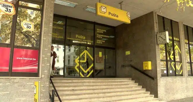 Muškarac s pištoljem opljačkao poštara, ukrao mu novac, dron, mobitele