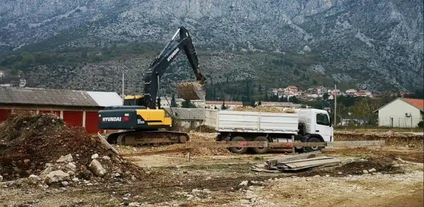 Počeli radovi u okviru prve faze izgradnje olimpijskog bazena u Mostaru