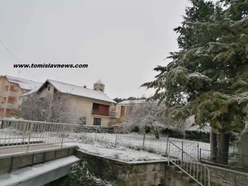 DOBRO vam razmjerno oblačno, hladno i snježno jutro iz Tomislavgrada!