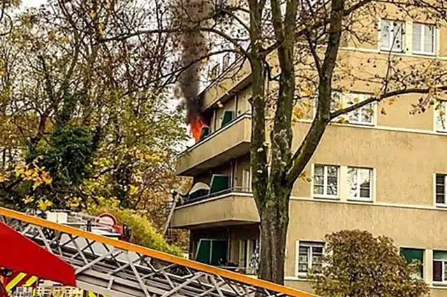 Lisicama svezala mladića za krevet i zapalila stan |