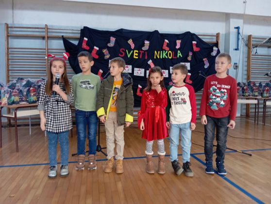 sveti nikola posjetio najmlađe učenike osnovne škole ivana mažuranića (foto/ video)