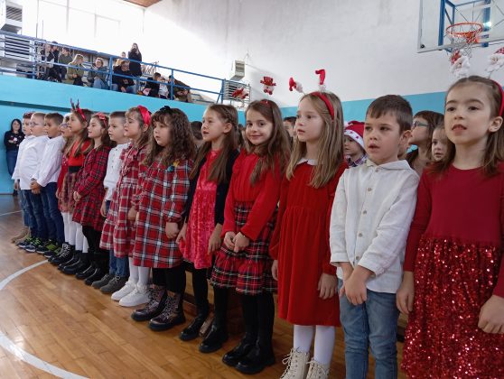 sveti nikola posjetio najmlađe učenike osnovne škole ivana mažuranića (foto/ video)
