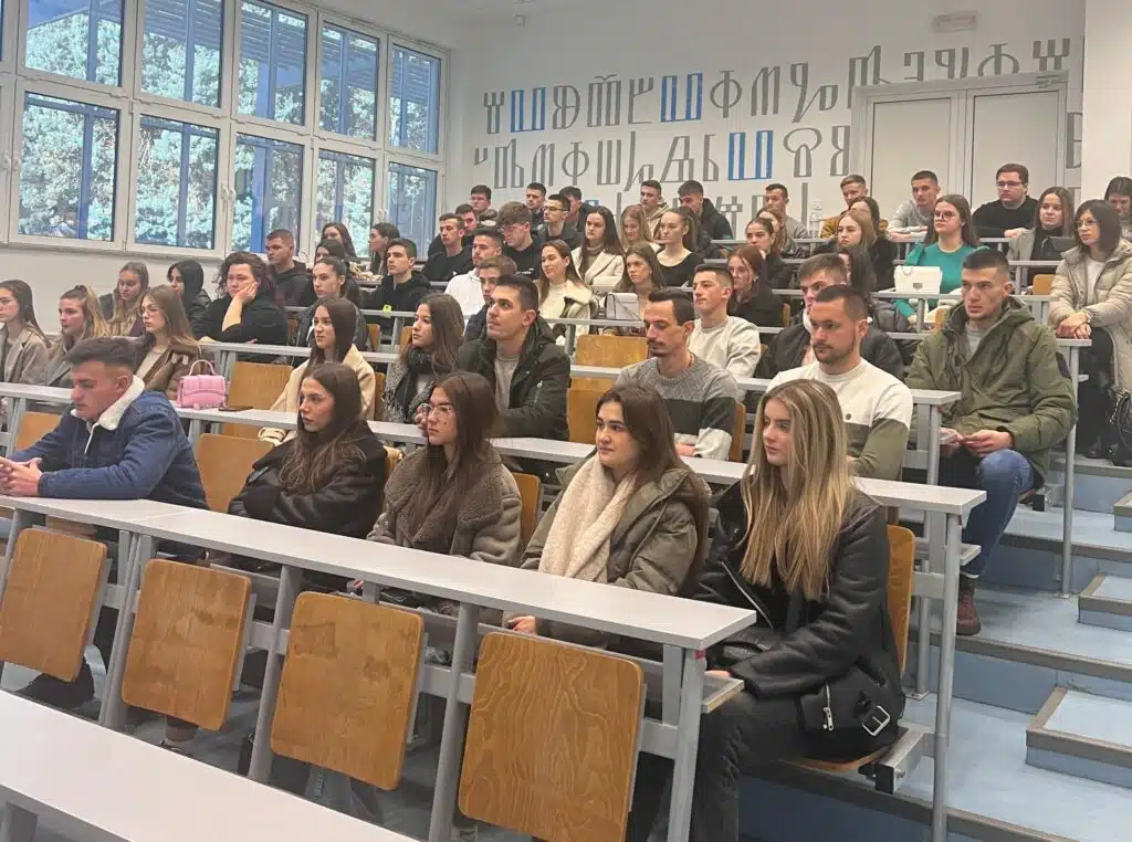 Učenici triju škola iz Livna posjetili Filozofski fakultet SUM-a