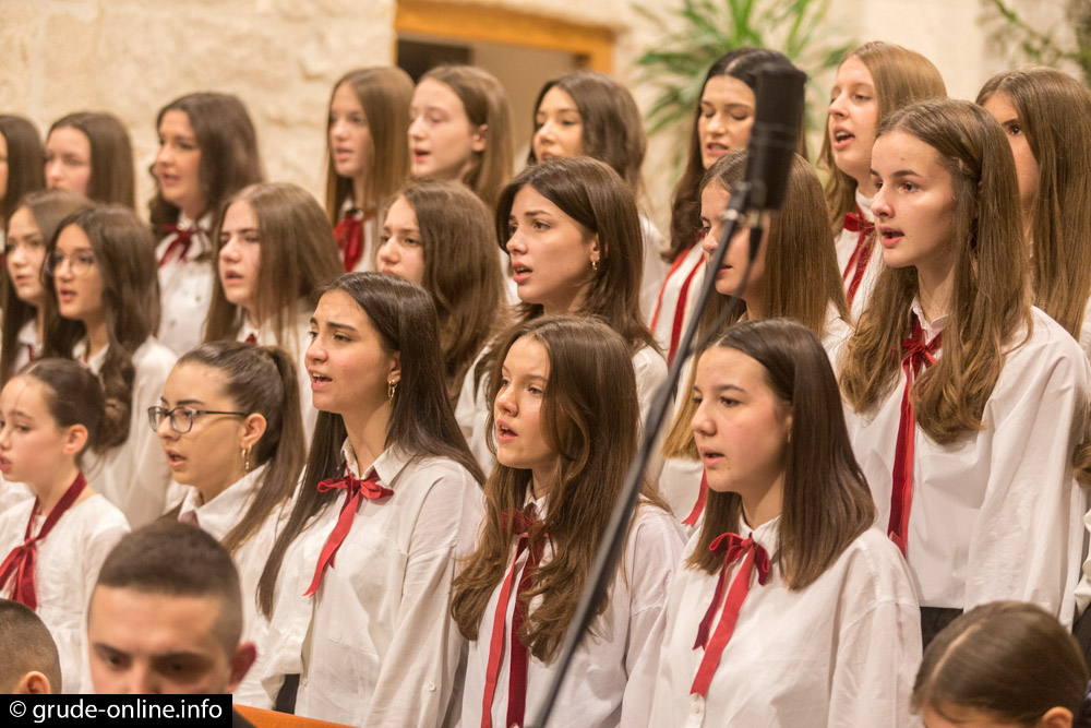foto: održan božićni koncert glazbene škole grude „dođe isus spas“
