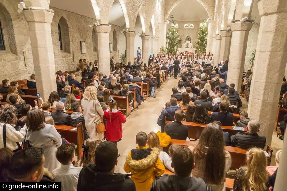 FOTO: Održan božićni koncert Glazbene škole Grude „Dođe Isus spas“