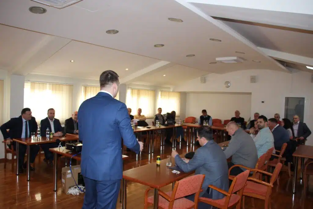Posušje: Predstavljen projekt Istraživanje i sustavni prikaz kopanjem devastiranih i napuštenih objekata na području ŽZH s prijedlogom sanacije te njihov utjecaj na ekosustav, s posebnim osvrtom na ugroženost i zaštitu podzemnih voda