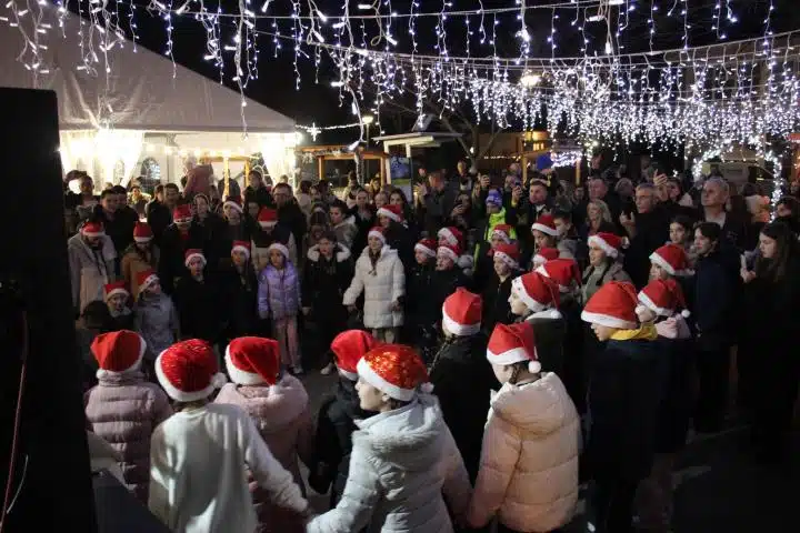Raspjevana i rasplesana druga večer “Božića u Posušju”!