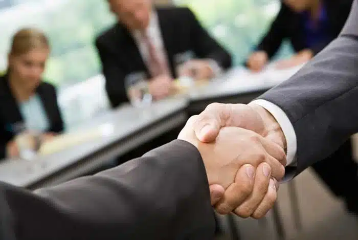 FBiH: Poslodavci do sredine 2024. radnicima mogu uplatit do 2.520 KM