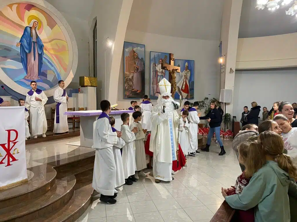 FOTO| Sveti Nikola donio veselje i darove u župu Gospe od Zdravlja u Neumu