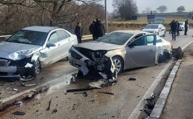OZLIJEĐENA JEDNA OSOBA Kod Livna zabilježen žestok sudar četiri automobila
