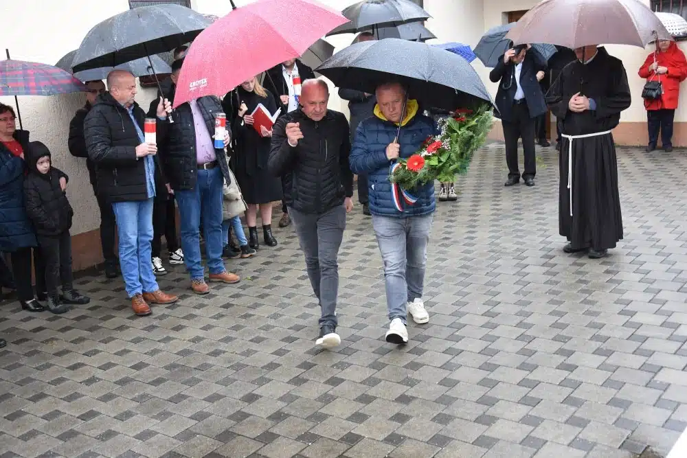 U Vionici odana počast braniteljima poginulim u svim ratovima