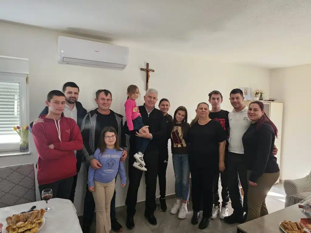 Kum Dragan Čović posjetio malu kumu Mariju Begić iz Posušja