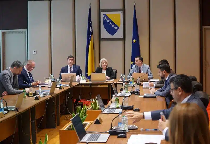 Borjana Krišto ponovno dijeli novac netransparentno