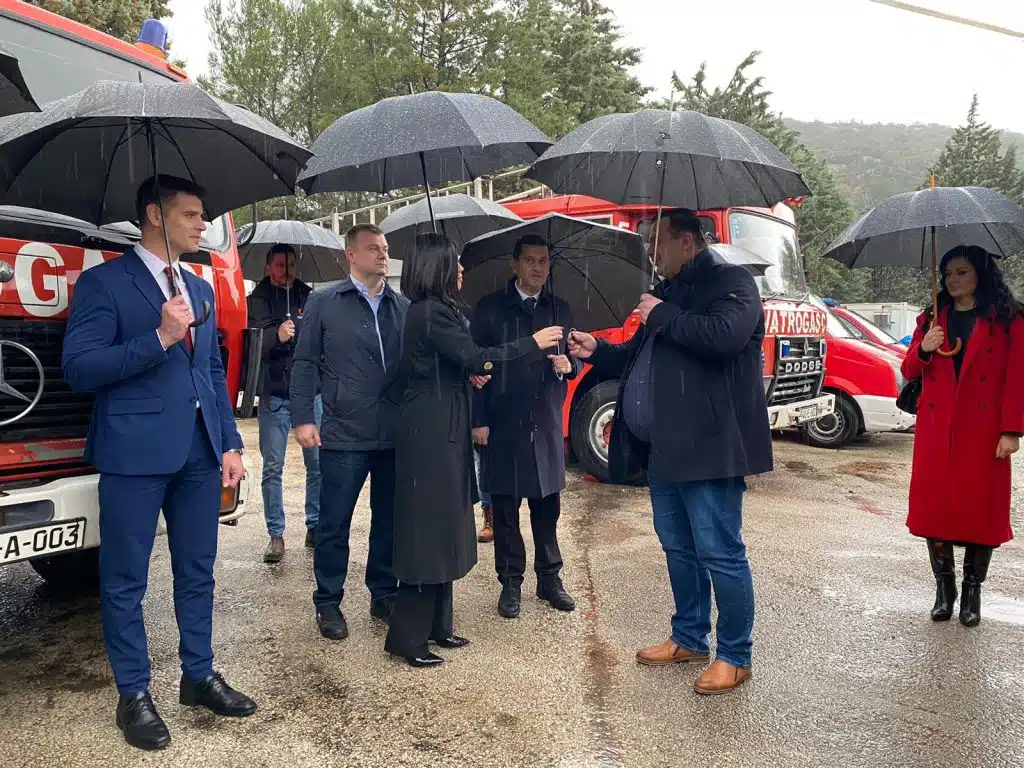 FOTO| Općini Neum donirano novo vatrogasno vozilo od Vlade HNŽ
