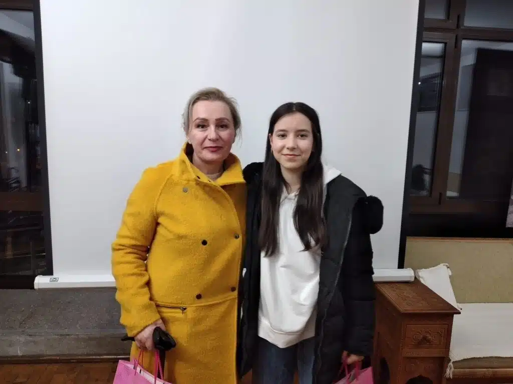 “Art night” u Konjicu: Za čitaoce godine proglašene Dženita Rizvanović i Senija Maksumić
