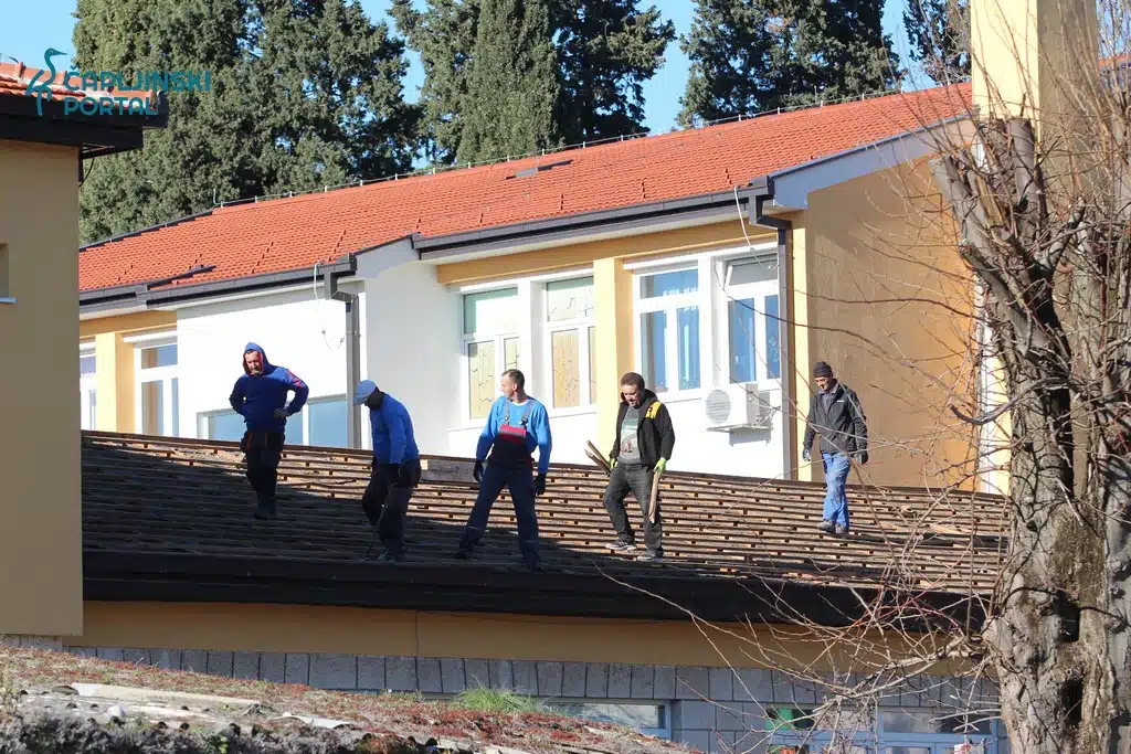 FOTO | Sanira se krovište Doma zdravlja Čapljina