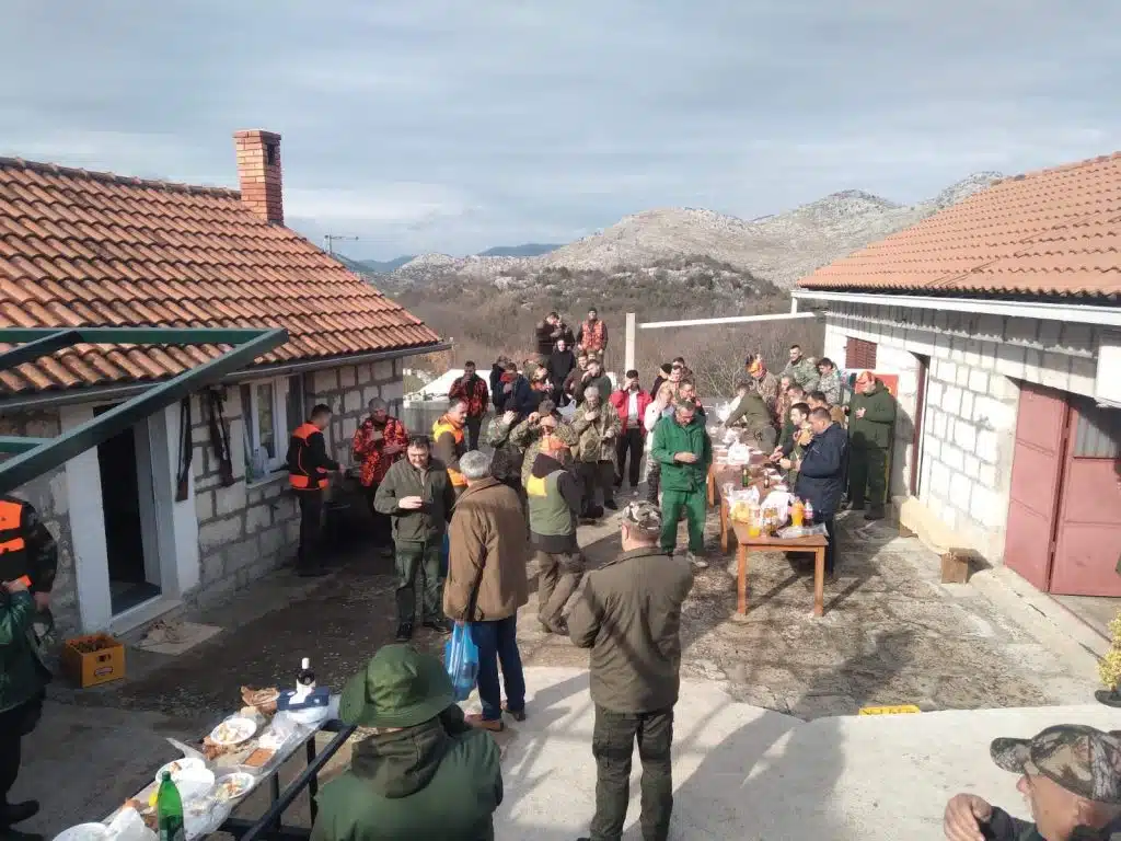 FOTO: Lovačka udruga “Jadran” organizirala hajku na vuka