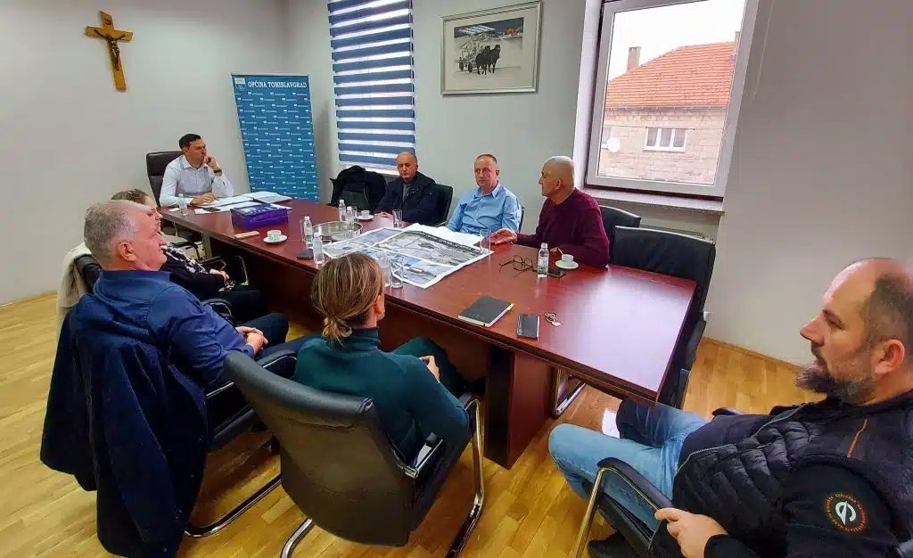Općina Tomislavgrad: Održan sastanak na temu izgradnje Groblja mira na Bilima