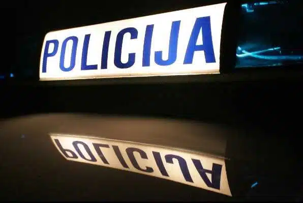 Opljačkana benzinska : Razbojnik prijetio pištoljem radnicima |