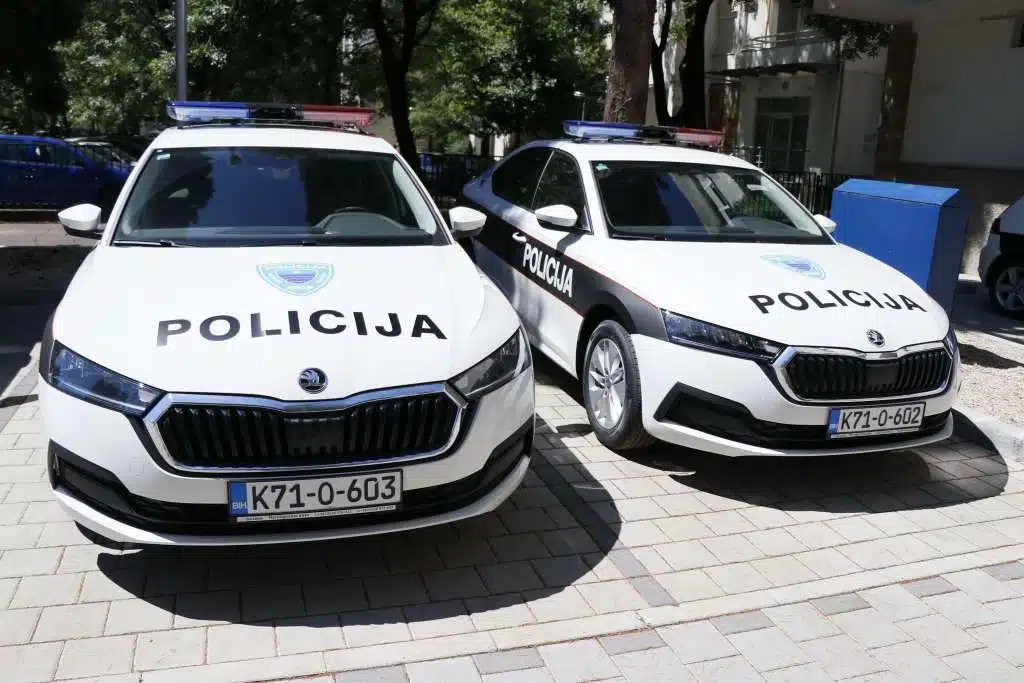 Radnik iz Mostara pao s krova zgrade, zadobio teške ozljede policija
